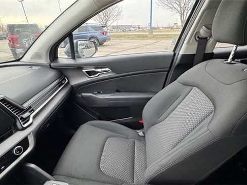 Used 2023 Kia Sportage LX image 29