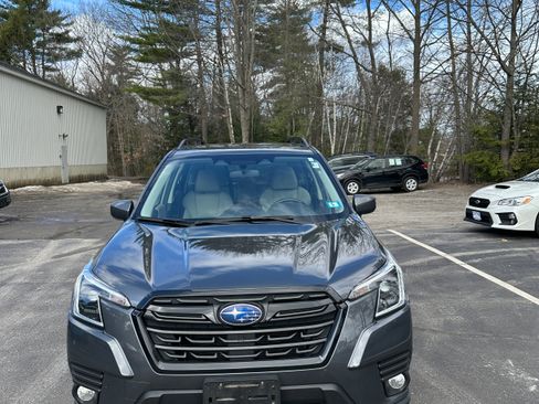 Used 2023 Subaru Forester Premium image 2