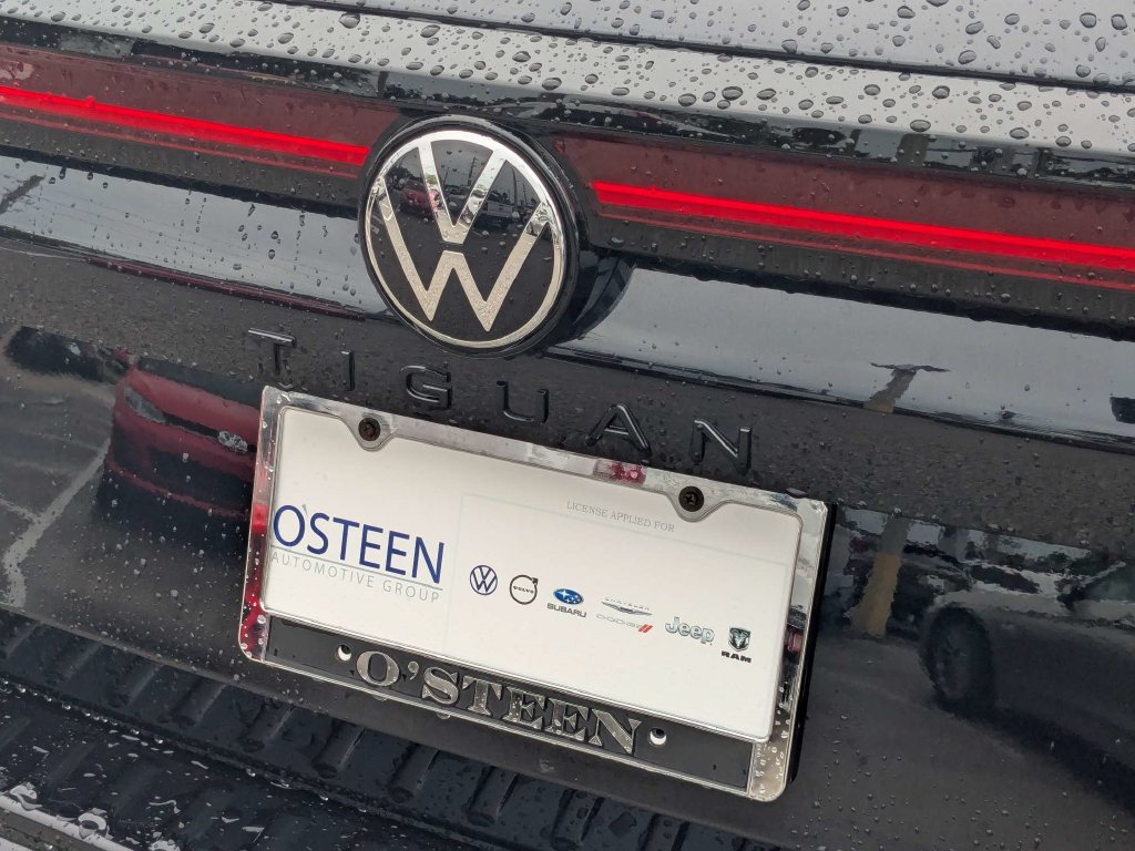 Certified 2026 Volkswagen Tiguan SE R-Line FWD image 16