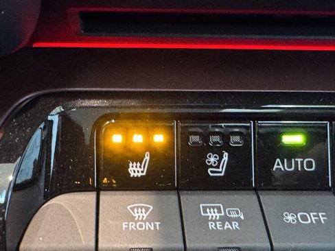 New 2025 Toyota Prius Plug-In Hybrid image 31