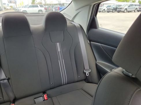 Used 2025 Hyundai Elantra Hybrid FWD image 18