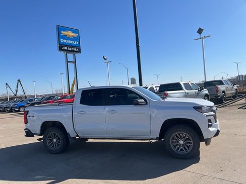 Used 2024 Chevrolet Colorado LT w/ LT Convenience Package II image 9