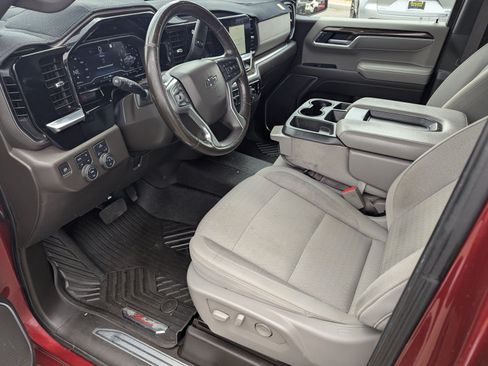 Used 2022 Chevrolet Silverado 1500 RST w/ Z71 Off-Road Package AWD/4WD image 9