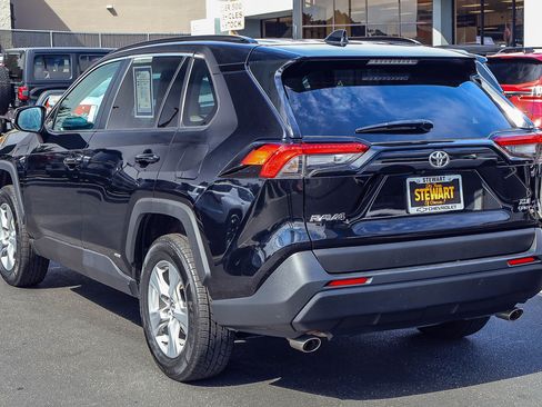 Used 2025 Toyota RAV4 XLE AWD/4WD image 20