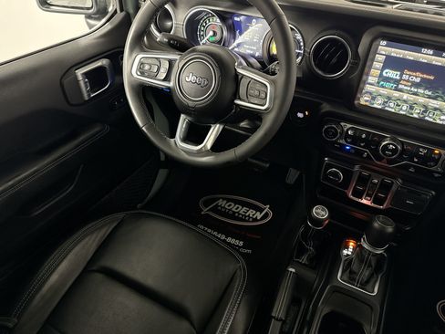 Used 2023 Jeep Wrangler Unlimited Sahara w/ Cold Weather Group AWD/4WD image 32