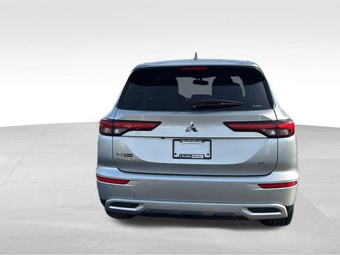 Used 2024 Mitsubishi Outlander SE image 6
