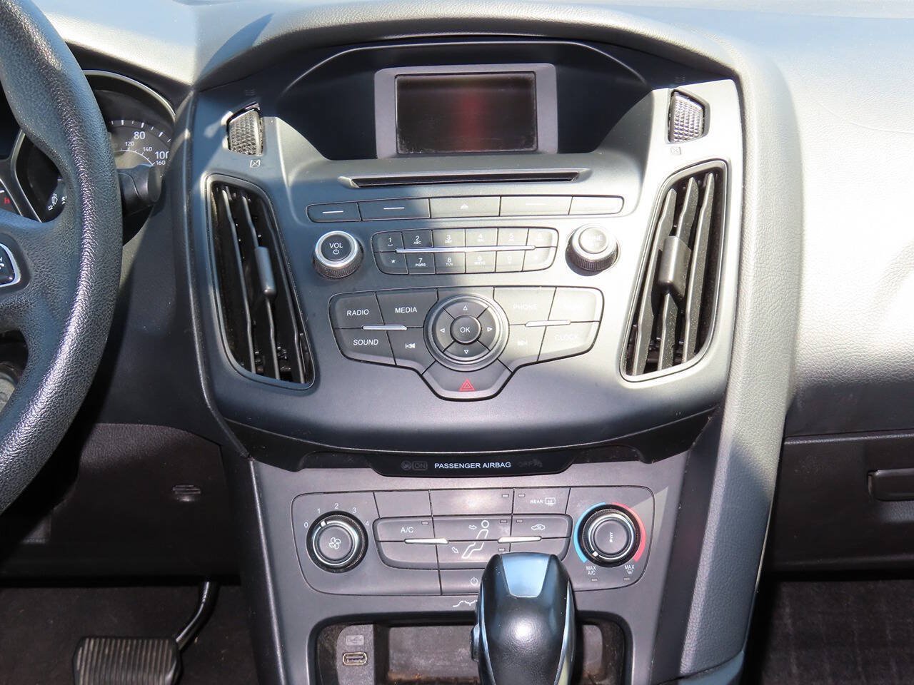 Used 2016 Ford Focus SE w/ SE Power Seat Package FWD image 12