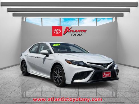 Used 2023 Toyota Camry SE AWD/4WD image 1