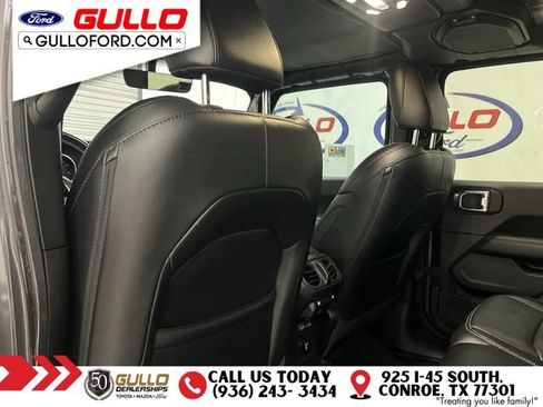 Used 2022 Jeep Wrangler Unlimited Sahara AWD/4WD image 15