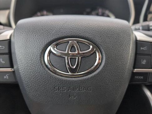 Used 2023 Toyota Highlander XLE image 26