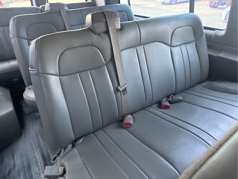 Used 2010 Chevrolet Express 3500 LS RWD image 22