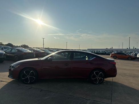 Certified 2025 Nissan Altima 2.5 SR w/ SR Premium Package FWD image 11