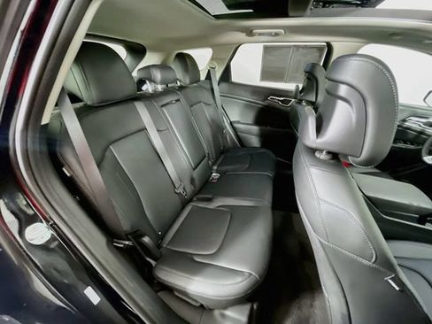 Used 2025 Kia Sportage EX w/ Premium Package FWD image 29