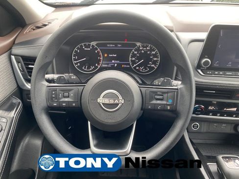 Used 2023 Nissan Rogue SV FWD image 32