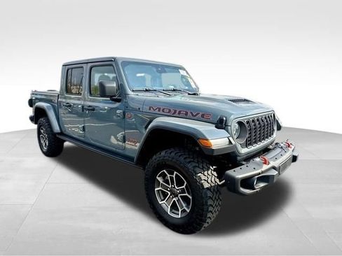 Used 2025 Jeep Gladiator Mojave image 11