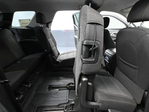 Used 2021 Chevrolet Traverse LT FWD image 46