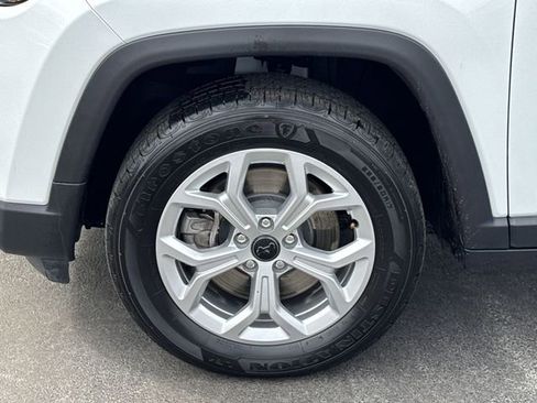 Used 2025 Jeep Compass Latitude image 6