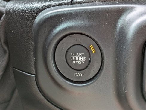 Used 2019 Jeep Wrangler Unlimited Sahara image 29