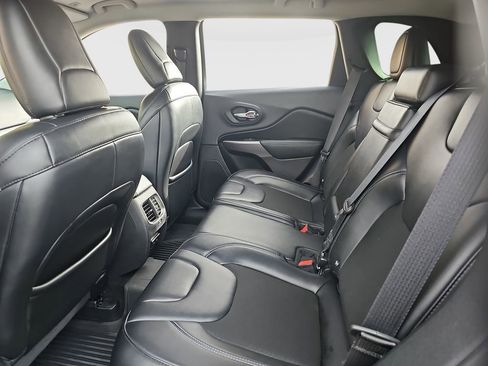 Used 2019 Jeep Cherokee Latitude Plus image 19