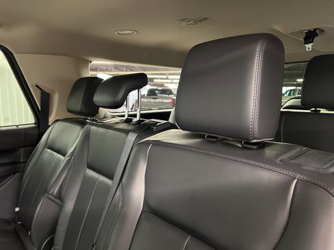 Used 2022 Ford Expedition Max XLT image 12