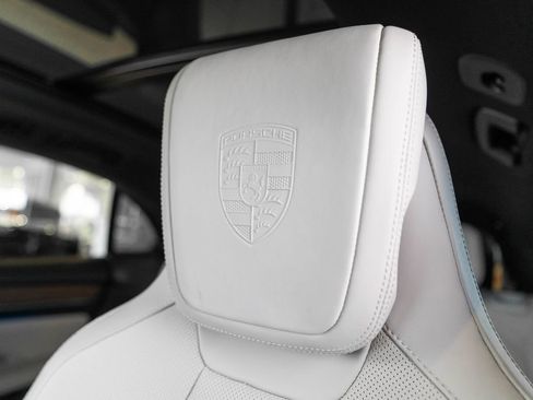 Certified 2025 Porsche Macan 4S Electric AWD/4WD image 6