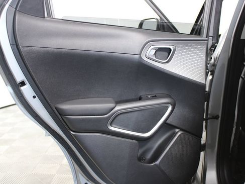 Used 2023 Kia Soul LX w/ LX Technology Package FWD image 23