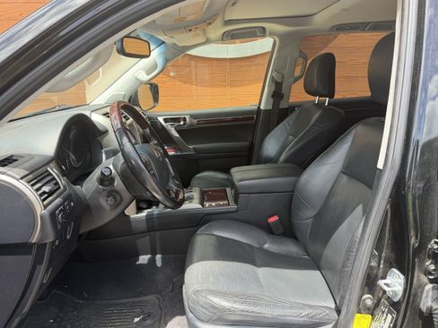 Used 2018 Lexus GX 460 Premium w/ Premium Package AWD/4WD image 2