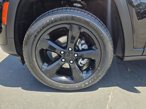 Certified 2022 Jeep Grand Cherokee Altitude AWD/4WD image 33