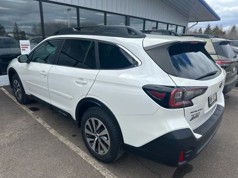 Used 2022 Subaru Outback Premium image 5