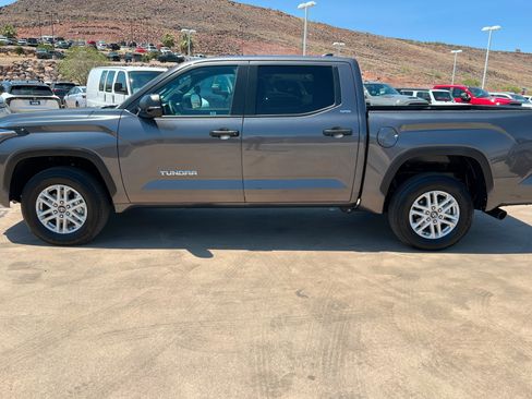 Used 2025 Toyota Tundra SR5 w/ SR5 Convenience Package AWD/4WD image 2