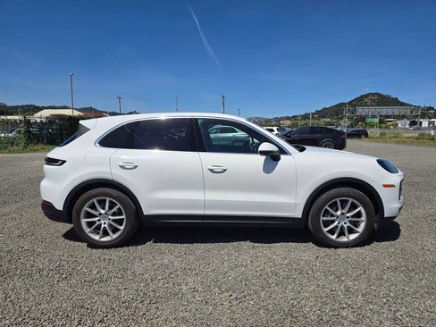 Used 2024 Porsche Cayenne AWD/4WD image 11