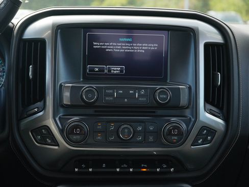 Used 2018 Chevrolet Silverado 1500 LTZ Z71 w/ LTZ Plus Package AWD/4WD image 18