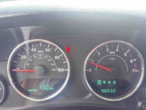 Used 2012 Jeep Wrangler Unlimited Rubicon AWD/4WD image 15