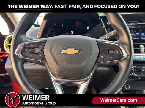 Used 2024 Chevrolet Trax LT w/ LT Convenience Package FWD image 11