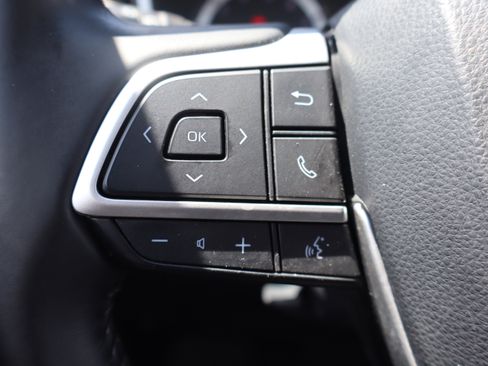 Used 2022 Toyota Highlander XLE AWD/4WD image 18