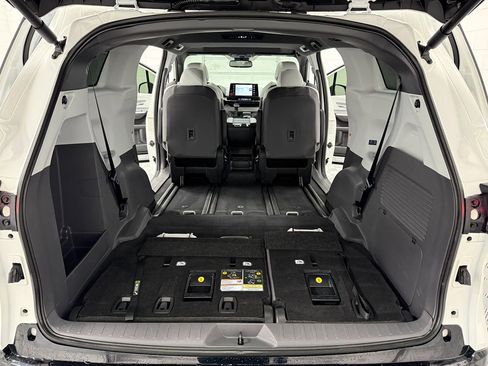 Used 2024 Toyota Sienna XSE image 34