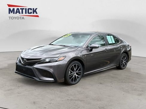 Used 2023 Toyota Camry SE w/ Convenience Package FWD image 3