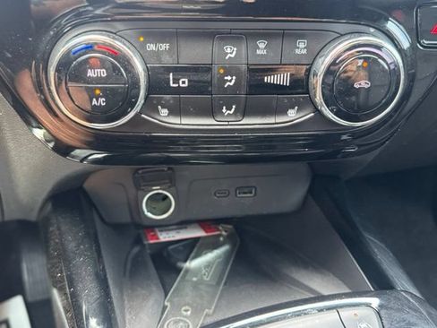Used 2025 Chevrolet Trax RS w/ Sunroof Package FWD image 18