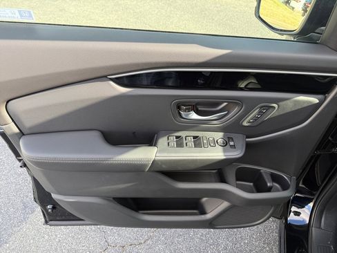 New 2025 Honda Pilot Touring image 16