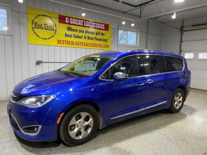 Used 2018 Chrysler Pacifica Limited w/ Advanced Safetytec Group