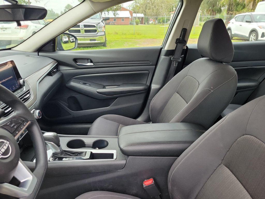 Used 2025 Nissan Altima 2.5 SV FWD image 22