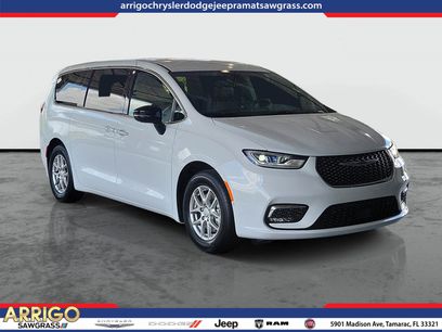 New 2026 Chrysler Pacifica Select