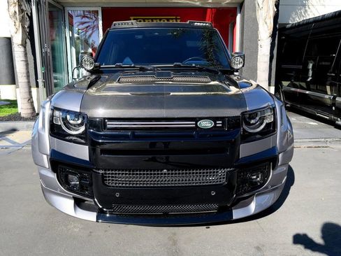 Used 2024 Land Rover Defender 110 X-Dynamic SE image 3