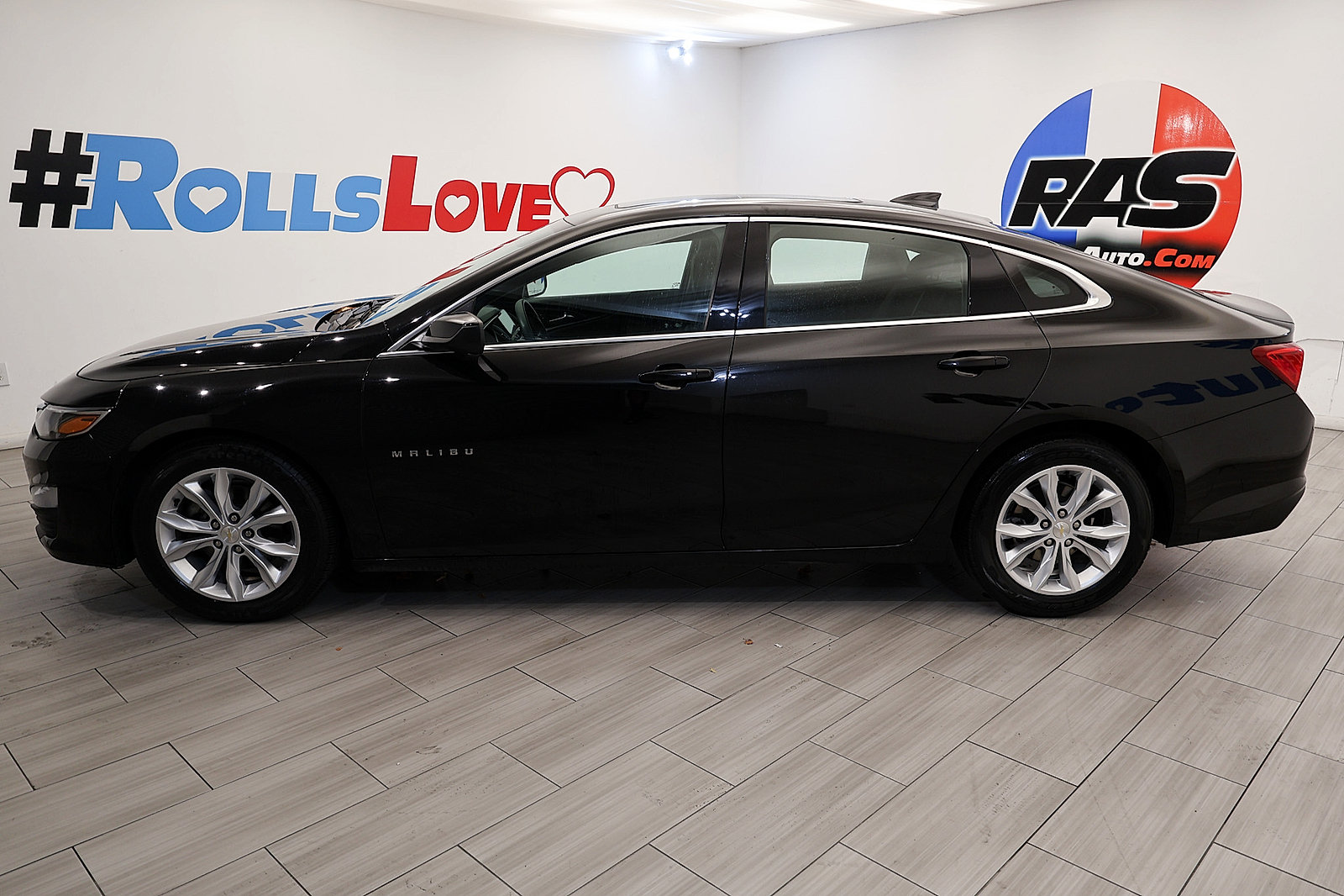 Used 2024 Chevrolet Malibu LT FWD image 2
