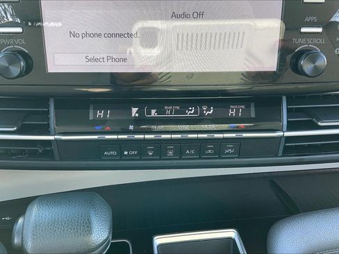 Used 2023 Toyota Sienna LE image 38