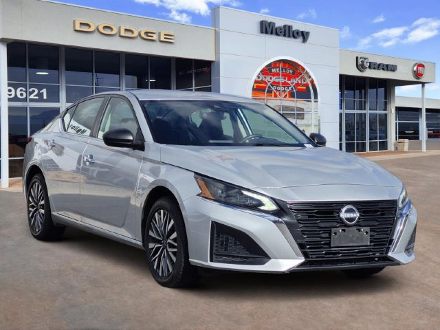 Used 2025 Nissan Altima 2.5 SV AWD/4WD image 3