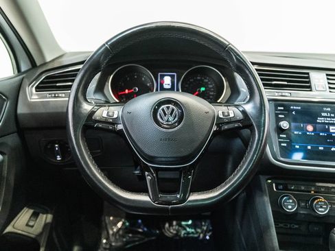 Used 2018 Volkswagen Tiguan SEL w/ 3rd Row Seat Package AWD/4WD image 16