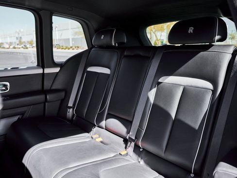 Used 2023 Rolls-Royce Cullinan AWD/4WD image 47