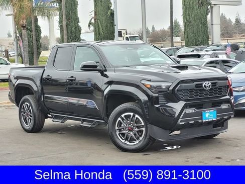 Used 2024 Toyota Tacoma TRD Sport image 2
