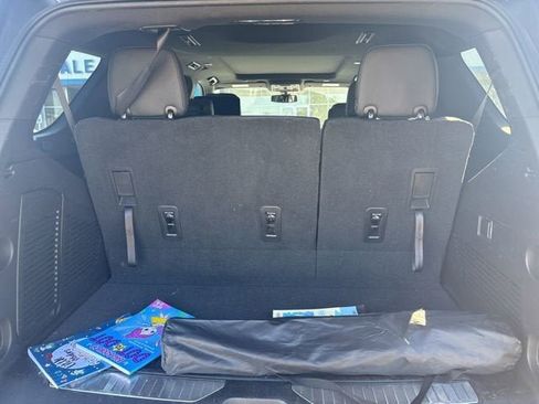 Used 2021 Chevrolet Tahoe Z71 w/ Rear Media and Nav Package AWD/4WD image 8
